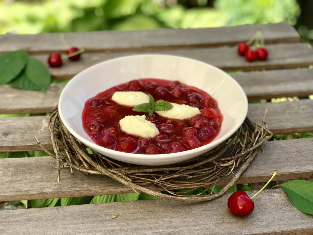 Kirschsuppe mit Grießklößen - Leckere Rezepte entdecken!